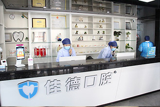 老人是否可以做种植牙?