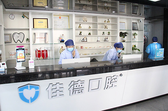 成人牙齿错位矫正和儿童有什么不同？
