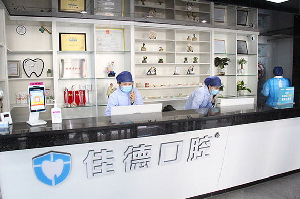 拔智齿后有个洞怎么办？